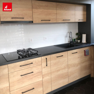 Armoires de cuisine modulaires en contreplaqué mat en forme de L Alland avec portes en <span class=keywords><strong>verre</strong></span> et robinet - Îlot de cuisine moderne pour appartement - Product Image 3