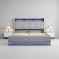 Lit moderne avec cadre hydraulique LED et tête de lit avec étagère, tissu gris rembourré, éclairage RGB et rangement, taille King/Queen