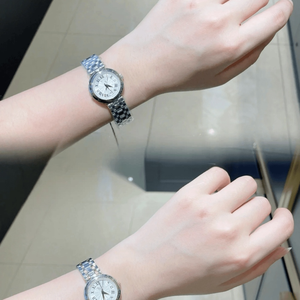 Reloj de Lujo Avanzado con Movimiento de Cuarzo de Precisión, Caja de Acero Inoxidable, Correa Multimaterial, Resistente al Agua para Uso Diario, Longines - Product Image 3