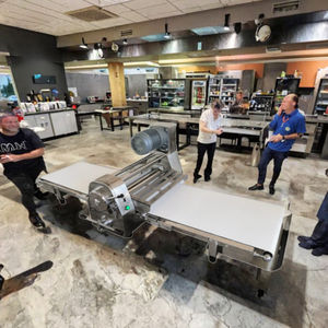 Nouvelle machine à laminer et à rouler la pâte à croissants manuelle pour la fabrication de baklava turque et de pâtisserie à la pizza - Product Image 2