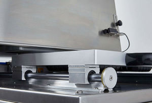 เครื่องซีลถาดแบบกึ่งอัตโนมัติไฟฟ้าความเร็วสูง รุ่น DQ450T สำหรับบรรจุภัณฑ์ปรับสภาพบรรยากาศ (MAP) สำหรับเนื้อหมู เนื้อวัว และปลาสด - Product Image 5