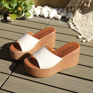 Petites pantoufles <span class=keywords><strong>compensées</strong></span> à semelle épaisse pour femmes, mode du Nouvel An, décontractées, simples, confortables, <span class=keywords><strong>sandales</strong></span> polyvalentes - Product Image 3