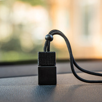 Parfum de voiture carré en verre de luxe Frenshner diffuseur suspendu bouteille 8ml carré noir mat