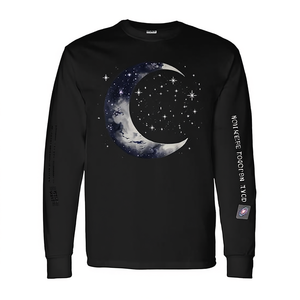Camiseta de manga larga con gráfico estético de galaxia y cielo nocturno con estrellas y luna - Product Image 2