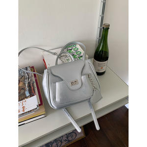 Mochila con cadena plateada para mujer, bolso informal ligero de cuero encerado, atuendos diarios, verano 2023, A8698 - Product Image 4