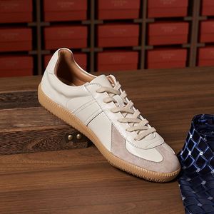 Chaussures d'entraînement allemandes reconstituées : Baskets plates en cuir véritable confortables et polyvalentes à lacets pour hommes, idéales pour les sports de plein air et les tenues décontractées - Product Image 6