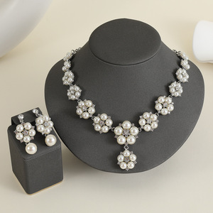 Женские серьги с золотым кулоном - Product Image 2