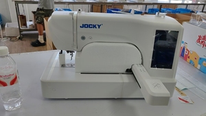 Máquina de Bordar Doméstica Computarizada JOCKY JK-ES7 Multifunción - Product Image 2