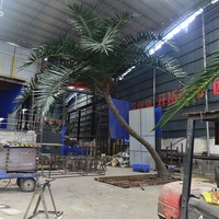 Palmier artificiel ignifuge de qualité commerciale sur mesure, palmier de coco artificiel incurvé pour l'aménagement paysager des hôtels et des complexes hôteliers