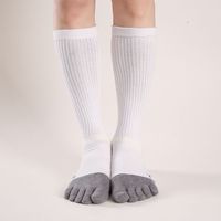 Chaussettes de football de course à pied de compression à cinq doigts pour hommes avec séparation personnalisée et antidérapante