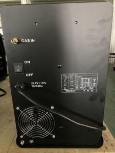 Machine à souder MIG 220V avec technologie d'onduleur industriel 250A et roues - MIG/MAG/Flux et MMA 4-en-1 pour un travail de soudage de qualité - Product Image 4