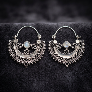 Boucles d'oreilles créoles style vintage en pierre de lune arc-en-ciel, laiton bohème plaqué argent, diamant et perle, pour fiançailles, mariages, fêtes, excellent cadeau - Product Image 3