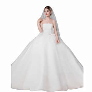 Robe de mariée moderne et éthérée, coupe trapèze, <span class=keywords><strong>bustier</strong></span>, en tulle scintillant, avec <span class=keywords><strong>voile</strong></span> orné de dentelle complexe, volants et broderies spectaculaires - Product Image 1