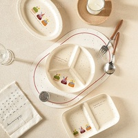 Assiette de table en porcelaine émaillée à motif de dessin animé mignon, haute valeur esthétique, vaisselle domestique, assiette compartimentée, compatible micro-ondes, émaillée