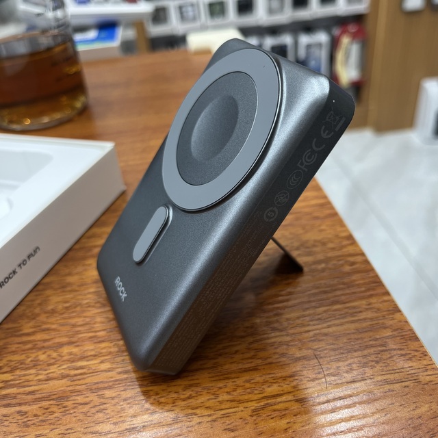 For ROCK P50 10000mAh 5-in-1 Magnetic Charging Power Bank with Stand and Dual Built-in Type-C Cables PD 20W Fast Charging
