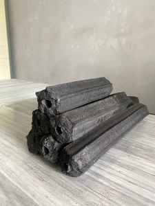 Le combustible naturel à base de sciure de bois assure une combustion sans fumée, offrant une chaleur constante pour les cuisines domestiques et les événements en plein air. - Product Image 5