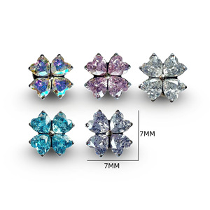 Boucles d'oreilles clous trèfle à quatre feuilles en alliage de titane, zircon en forme de cœur, bijoux de piercing pour cartilage d'oreille en forme de fleur, cadeau - Product Image 2