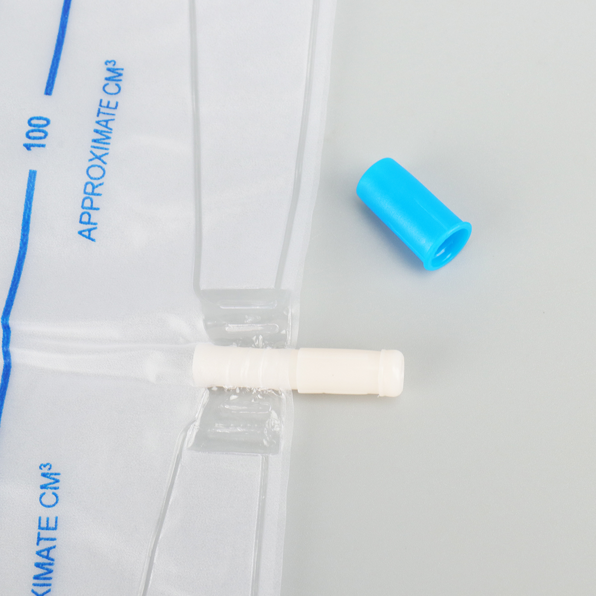 Bolsa de colección de orina de PVC estándar de 2000 ml con válvula de empuje y tracción para drenaje médico con tubo