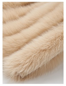 Gilet Corto in Vera Pelliccia <span class=keywords><strong>di</strong></span> Volpe e <span class=keywords><strong>Visone</strong></span> per Donna Inverno 2025, Gilet Senza Maniche in Vera Pelliccia SAGA Patchwork - Product Image 3