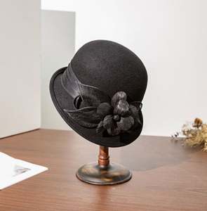 หมวกทรงสูงปีกม้วนขนาดเล็ก รุ่น A120605 วินเทจ ลายดอกคามิลเลีย ทำจากผ้าขนสัตว์ สำหรับงานเลี้ยง งานพิธีการ งานแต่งงาน ใช้ได้ทุกฤดู ประดับด้วยดอกไม้ - Product Image 3