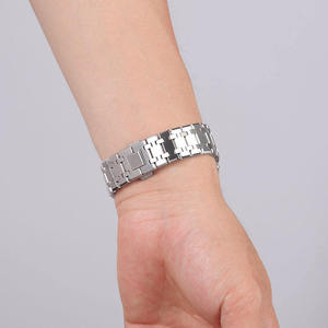 Bracelets de montre universels en acier inoxydable de 22mm pour <span class=keywords><strong>Huawei</strong></span> <span class=keywords><strong>Watch</strong></span> GT5 GT5Pro Bracelets de montre de luxe en acier pour Redmi 5 Active 5 Lite - Product Image 5