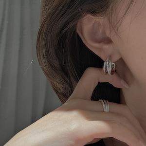 Boucles d'oreilles en argent pur S925, design de niche, luxe léger, or rose incrusté de croix de style antique, tendance et personnalisées - Product Image 3