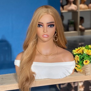 Hermosa cabeza de maniquí realista para mujer - Product Image 1