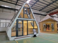 Maison mobile moderne, villas préfabriquées en acier, maison modulaire isolée en forme de A triangulaire, Airbnb Europe pour les voyages et les vacances