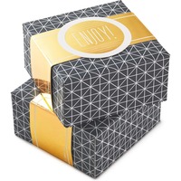 Petite boîte cadeau avec un ruban, idéale pour offrir et préparer des surprises, personnalisable selon les besoins