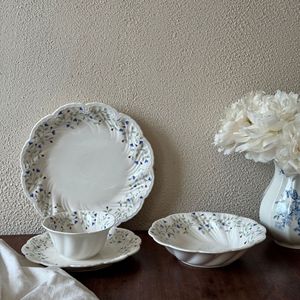 Service de table en porcelaine French <span class=keywords><strong>Muse</strong></span> Plant Blue Branches - Vaisselle rétro compatible micro-ondes comprenant assiette, tasse à café et assiette à dessert - Product Image 4