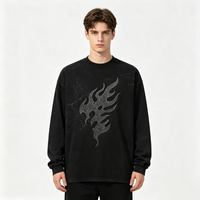 Sweat-shirt noir délavé effet vieilli avec motif flamme en strass thermocollés, coupe ample à épaules tombantes, style streetwear vintage