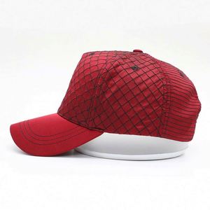 Casquettes de baseball personnalisées 5 panneaux pour femmes, style hip-hop, doublure en satin rouge, motif écailles de poisson tendance, en tissu courant - Product Image 3