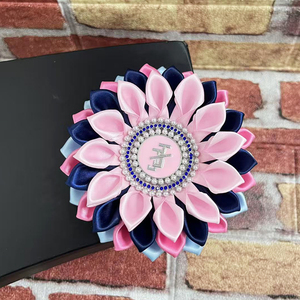 Spilla a forma di fiore rotondo JJ ispirata alla confraternita Fashion Sorority, spilla a forma di fiore in raso africano - Product Image 4