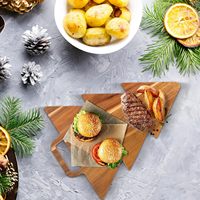 Planche de service en bois d'acacia pour Noël, plateau de charcuterie festif pour la présentation des aliments lors de fêtes à la maison