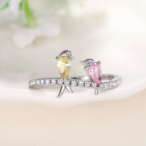 Anello Colorato a Forma di Uccello per Donne, Grazioso Gioiello a Forma di Rondine, Regalo di Moda per la Festa della Mamma - Product Image 1