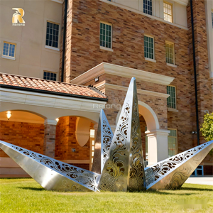 Estátua Escultural Grande de Estrela em Aço Inoxidável Abstrata para Exterior, Design de Arte Oca à Venda - Product Image 2