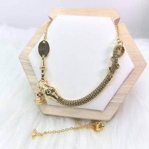 Colección Año de la Serpiente de la Imperatriz Viuda Occidental: Pendientes de Eslabones Geométricos Distintivos y Collar de Moda para Clavícula - Edición Limitada - Product Image 2