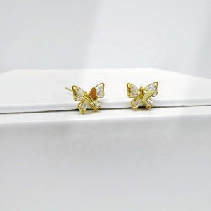 Pendientes de plata de ley 925 al por mayor, estilo coreano, pequeños y elegantes, con baño de oro, con diseño de mariposa, para mujer. - Product Image 2