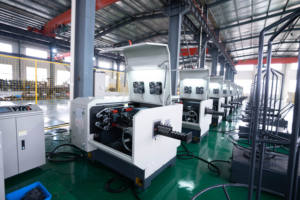 Machine automatique à grande vitesse pour la fabrication de clous pour usine de fabrication, certifiée CE ISO, capacité de 600 à 800 pièces/minute - Product Image 5