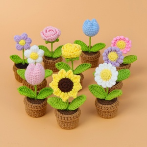 Ramo de simulación de girasoles, tulipanes y rosas tejidos a mano en maceta pequeña, decoración de escritorio, regalo de boda - Product Image 1