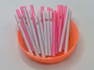 Bâtons lumineux de sucette sifflet en plastique de plusieurs couleurs de haute qualité à bas prix - Product Image 2