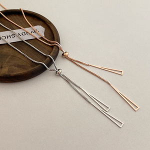 Collier simple et tendance pour femmes avec pendentif en forme de Y, triangle creux géométrique et pompon, chaînes en gros pour filles - Product Image 4