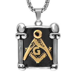 Collar con colgante de escudo masónico de acero inoxidable con símbolo masónico dorado y diseño de esmalte negro para hombres y mujeres - Product Image 1