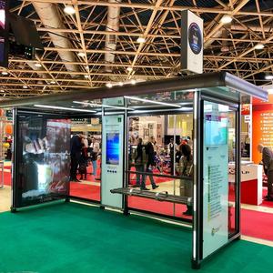 Parada de Autobús Moderna de Metal Cerca de la Escuela con Señalización Digital - Product Image 5