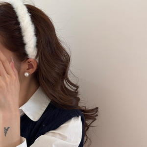 Diadema de tela afelpada con dientes de 14 cm para mujer, ideal para lavar la cara y el cabello, colección Otoño/Invierno - Product Image 2