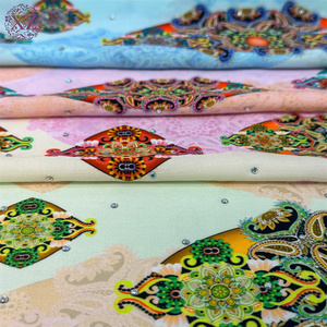 <span class=keywords><strong>Tela</strong></span> de diamante de <span class=keywords><strong>rayón</strong></span> de alta calidad 100% 45S de China Técnica tejida de flores impresas digitales para vestidos de noche para niños Zapatos - Product Image 2