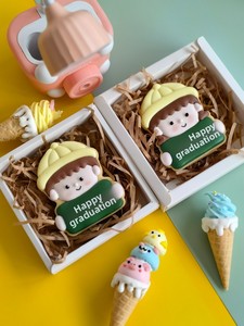 Biscotti Floreali Ghiacciati per la Stagione di Laurea, Scatola Regalo con Targhetta Scrivibile per Nomi, Dolce Commemorativo per Ragazzi e Ragazze - Product Image 2