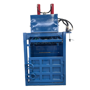 Presse à balles verticale hydraulique adaptée à la compression des <span class=keywords><strong>vieux</strong></span> vêtements et du papier usagé - Product Image 1