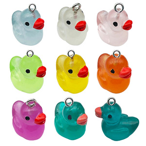 Colgante de Pato de Goma Translúcido de Resina Brillante con Aro de Aleación para Móvil de Cuna y Manualidades - Product Image 1