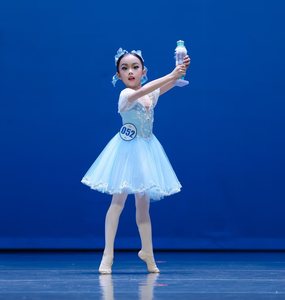 Robe Tutu et Jupes sans Manches en Soie Bleu Clair pour Filles, Modè<span class=keywords><strong>le</strong></span> Clara Variation <span class=keywords><strong>Casse</strong></span>-<span class=keywords><strong>Noisette</strong></span> <span class=keywords><strong>Lac</strong></span> <span class=keywords><strong>des</strong></span> <span class=keywords><strong>Cygnes</strong></span> Solo Ge Bei Ayisel Ponte - Product Image 1